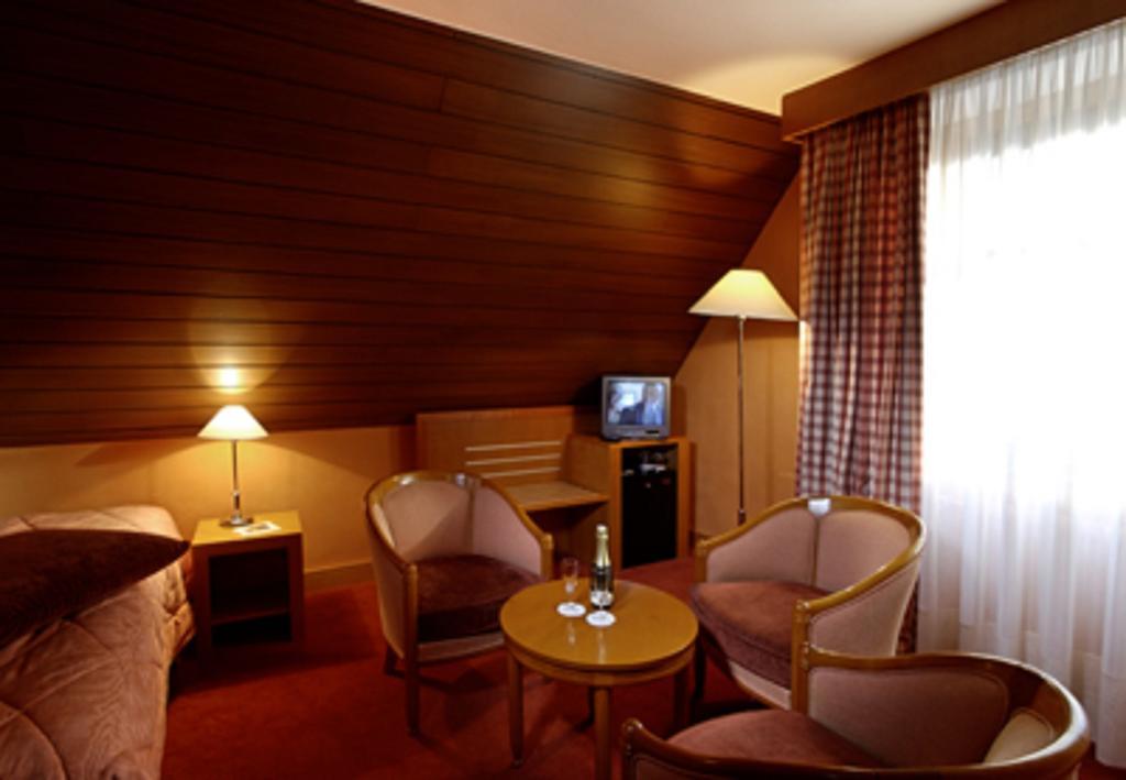 Aux Chants Des Oiseaux Hotel Ottrott Bagian luar foto