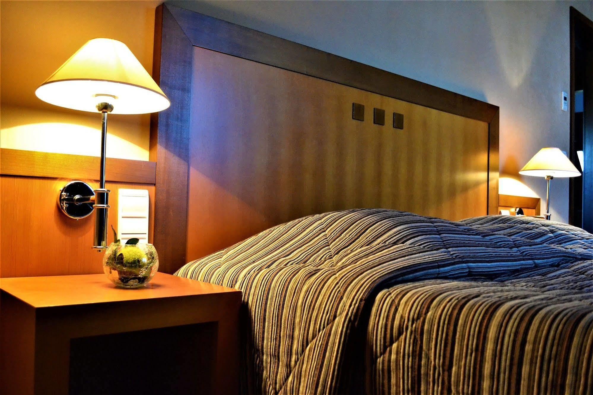 Aux Chants Des Oiseaux Hotel Ottrott Bagian luar foto